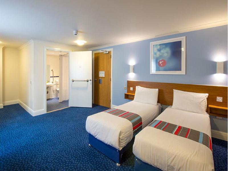 Travelodge London Raynes Park Extérieur photo
