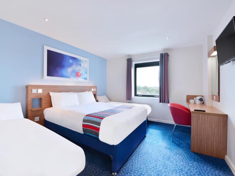 Travelodge London Raynes Park Extérieur photo