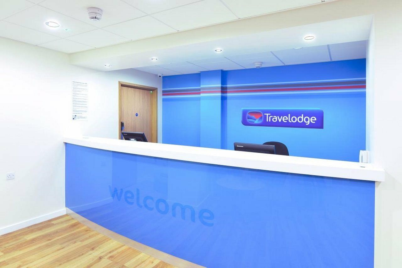 Travelodge London Raynes Park Extérieur photo