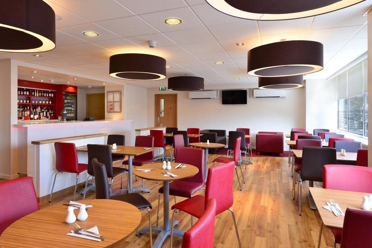 Travelodge London Raynes Park Extérieur photo