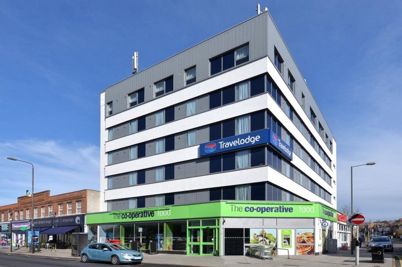Travelodge London Raynes Park Extérieur photo